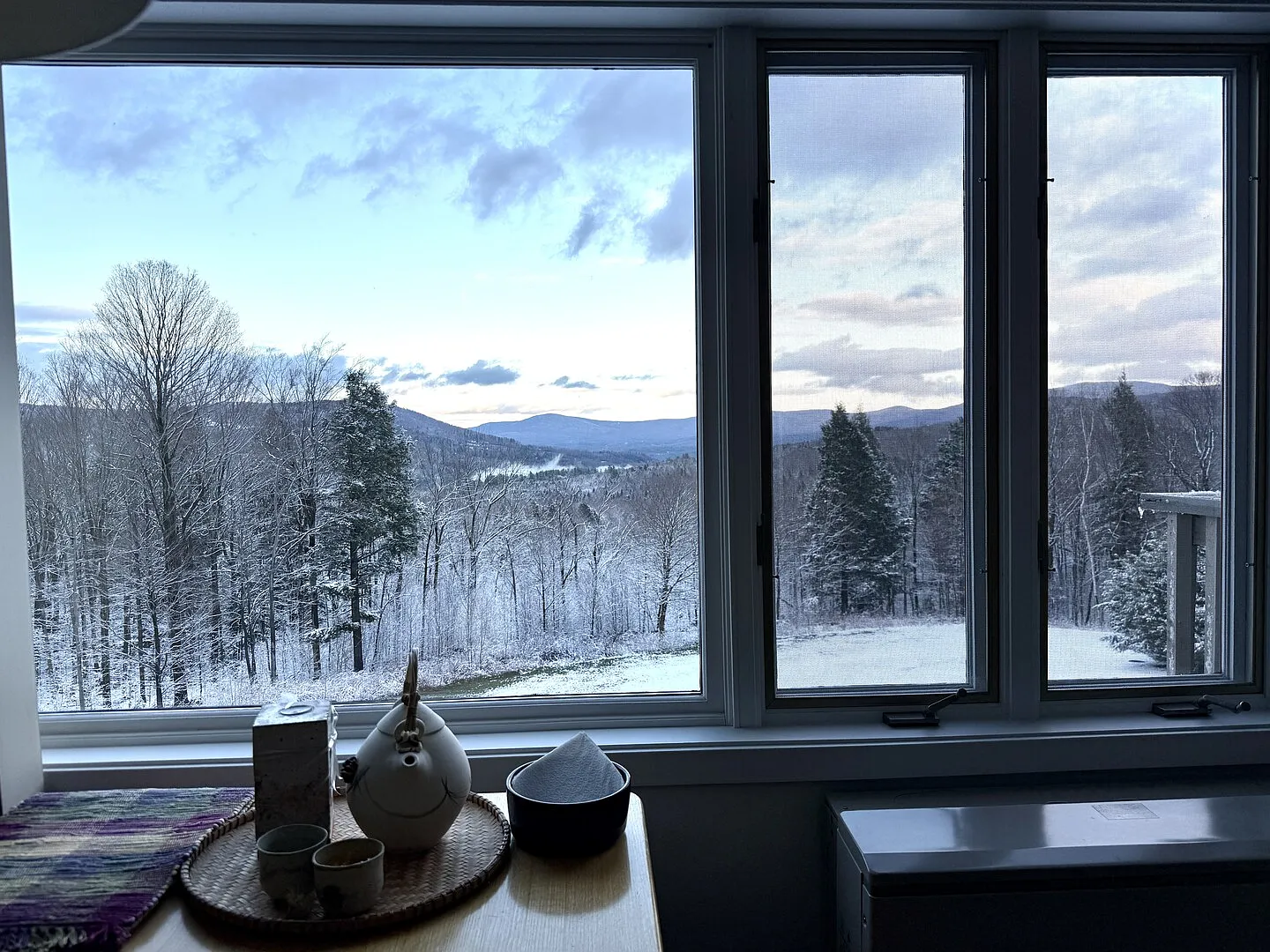 Charming condo in a desirable location with picturesque views — Photo 4