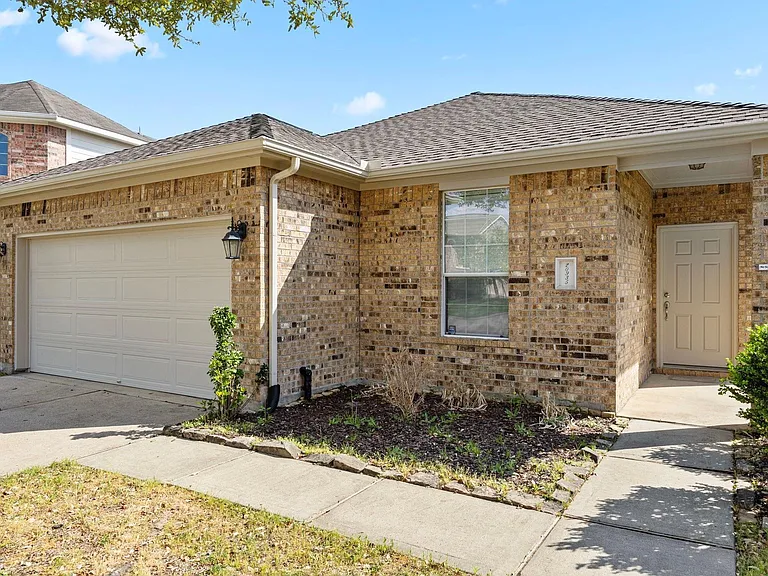 20935 Brodie Ln — Photo 4
