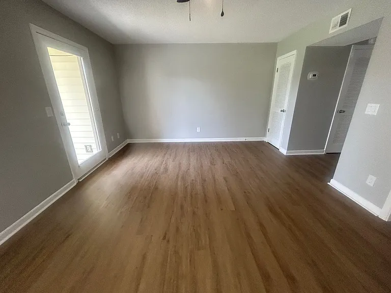 137 Lionsgate Dr — Photo 13