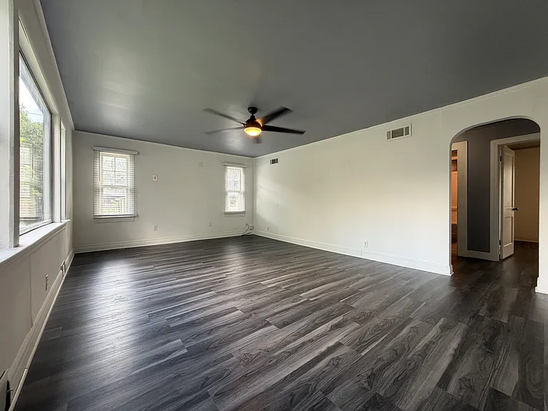 1095 S Ray Ave — Photo 2