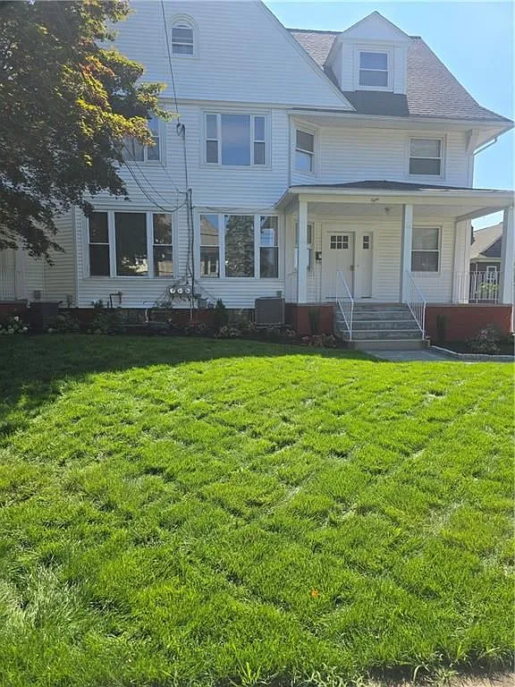 3 bed, 2.0 bath, 1800 sqft, $3,000 — Photo 1