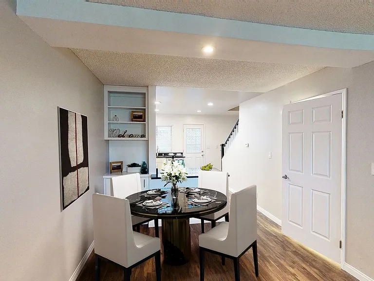 Mentone Apartments — Photo 13