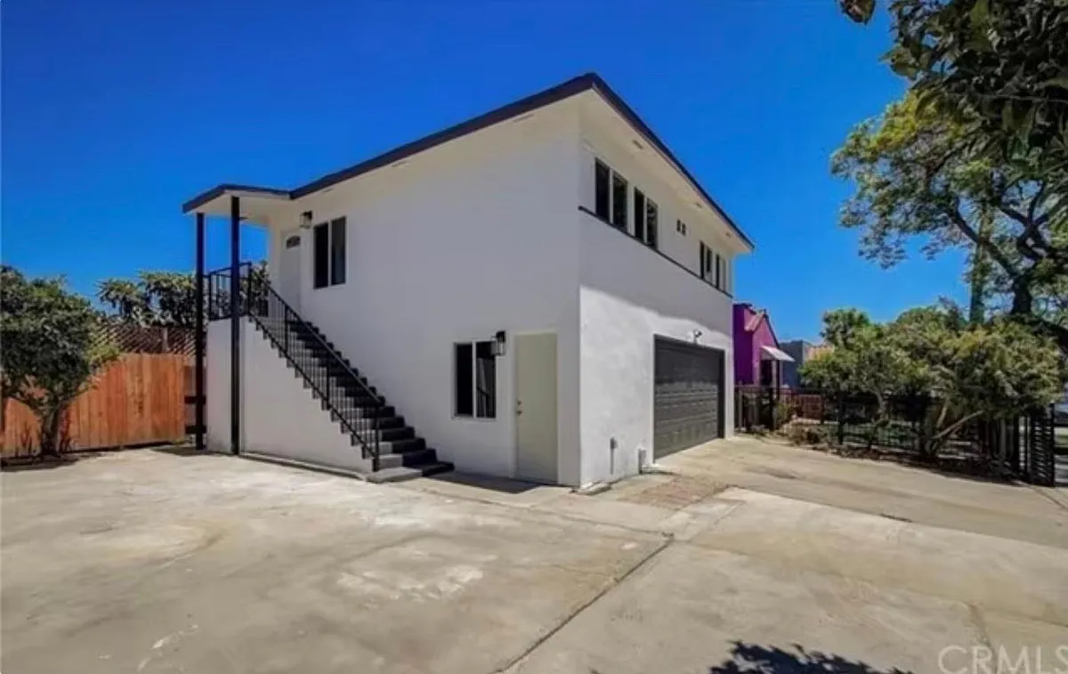 Building Photo - 1207 E 87th Pl