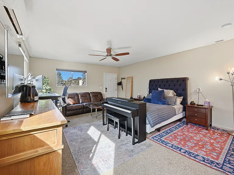 1040 S Fulton St — Photo 22