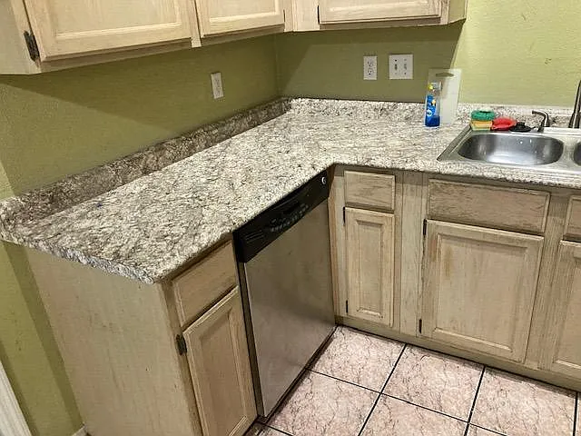 4 bed, 2474 sqft, $2,600 — Photo 4