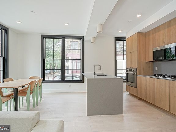 5th image of 1921 Green St Unit 1