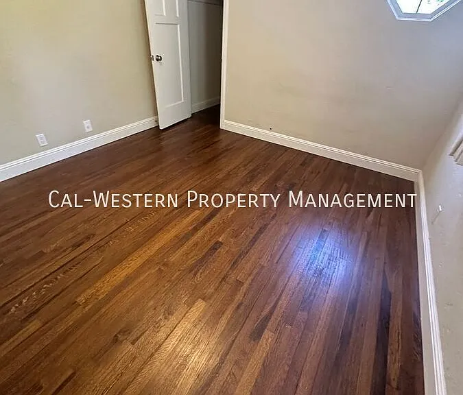 1385 Newport Ave — Photo 57