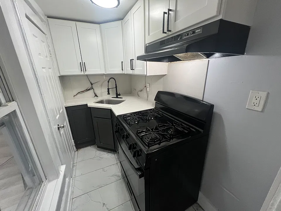 326 Grand St #1R