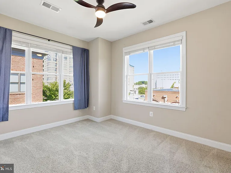 1100 S Edgewood St — Photo 34