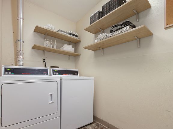 5th image of 3200 Indianola Ave #2faec9a1b