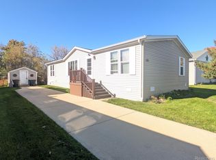 11369 Stoneridge Cir, South Lyon, MI 48178