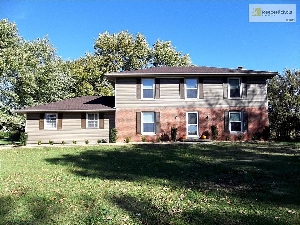 Front of 31110 E 179th Street home facing south with side entry 2 car garage.