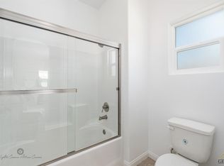 610 Darling Point Dr, Bakersfield, CA 93307
