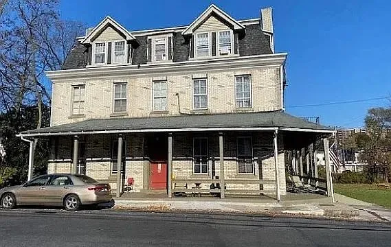Building Photo 3