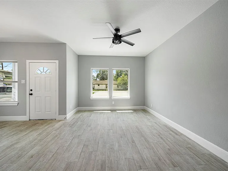 4205 Elmwood St #B — Photo 7