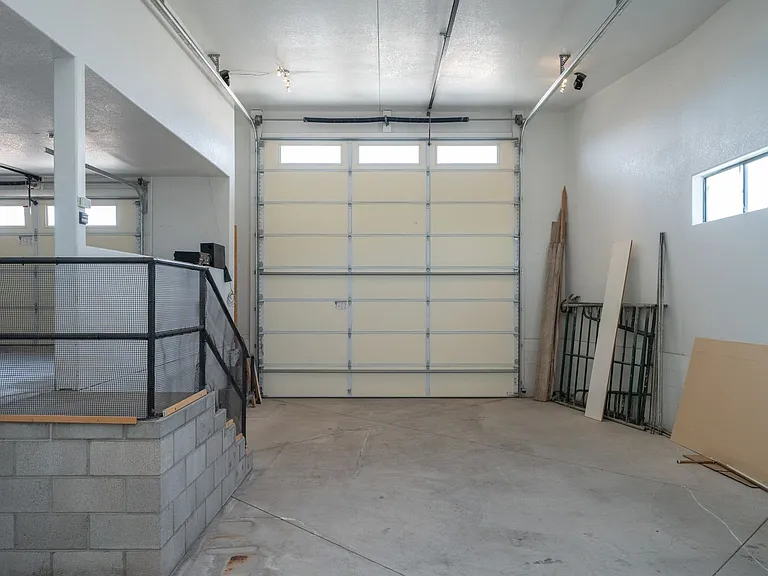 3910 Coral Reef Dr — Photo 38