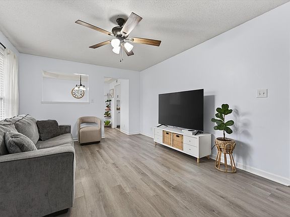 3rd image of 1485 Sunshine Dr
