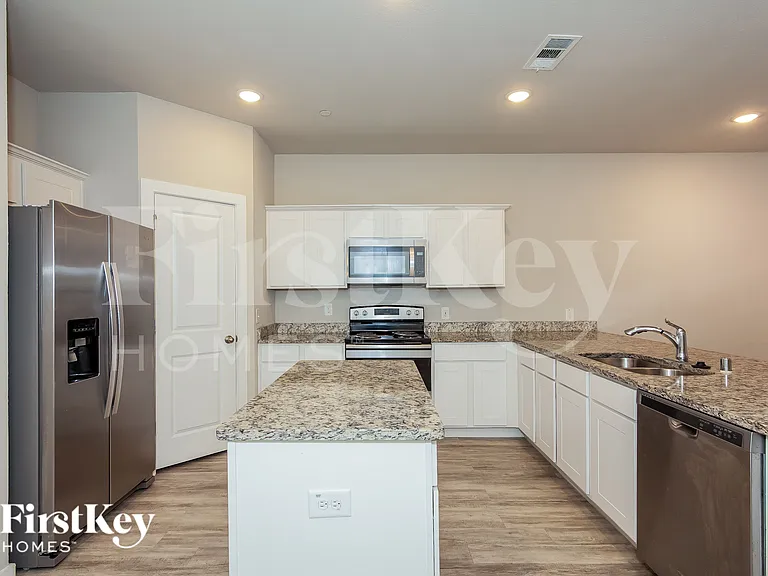 613 Sophia Way — Photo 7