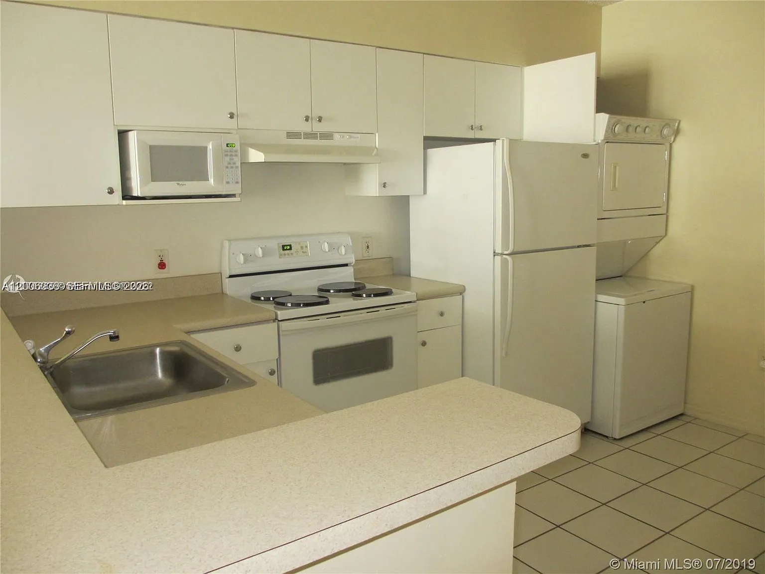 Blue Lagoon Condo — Photo 2