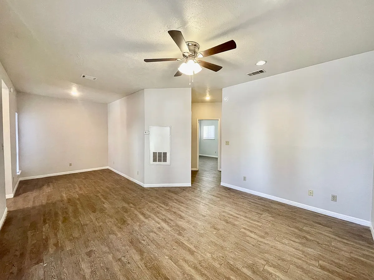 Building Photo - 310 Pat Garrison St #B7
