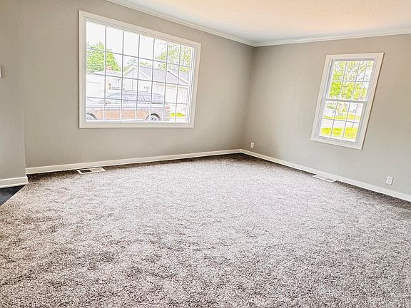 4th image of 127 Elm Dr
