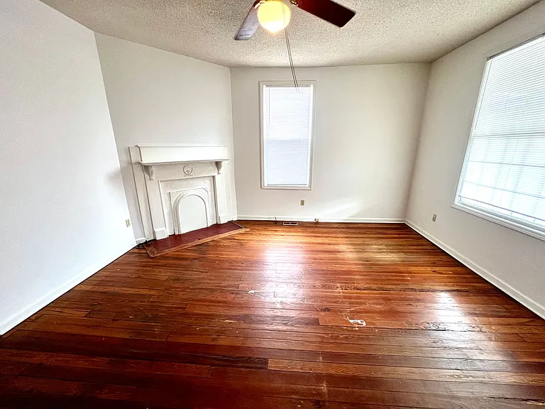 2323 Stark St #A — Photo 5