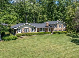 16731 Woodchase Ln, Round Hill, VA 20141