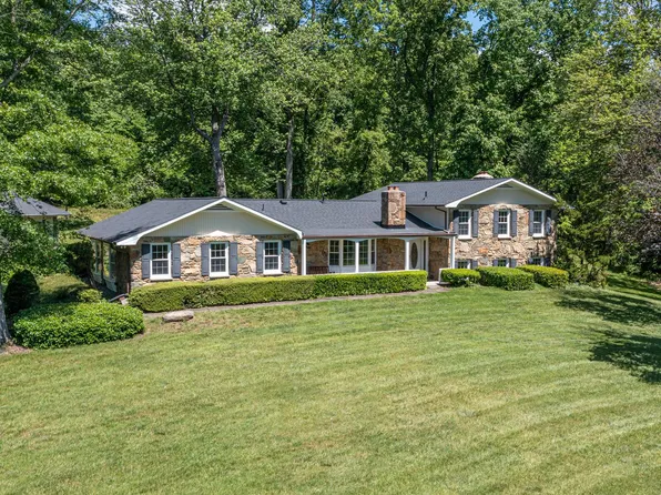 16731 Woodchase Ln, Round Hill, VA 20141