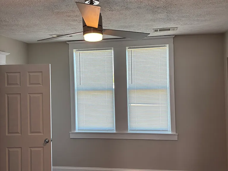 321 N Elm St — Photo 8