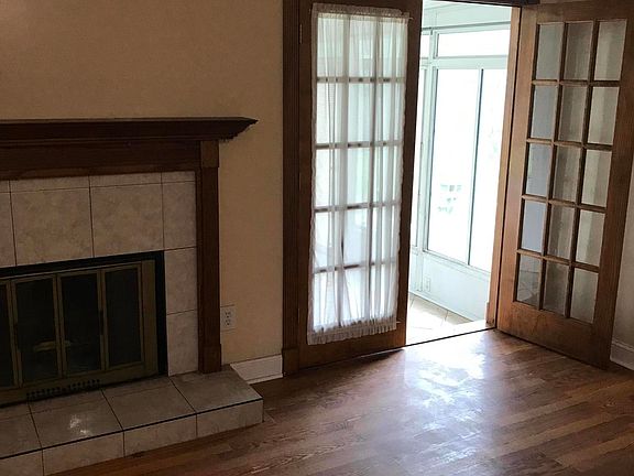 4th image of 2571 Oakview Dr