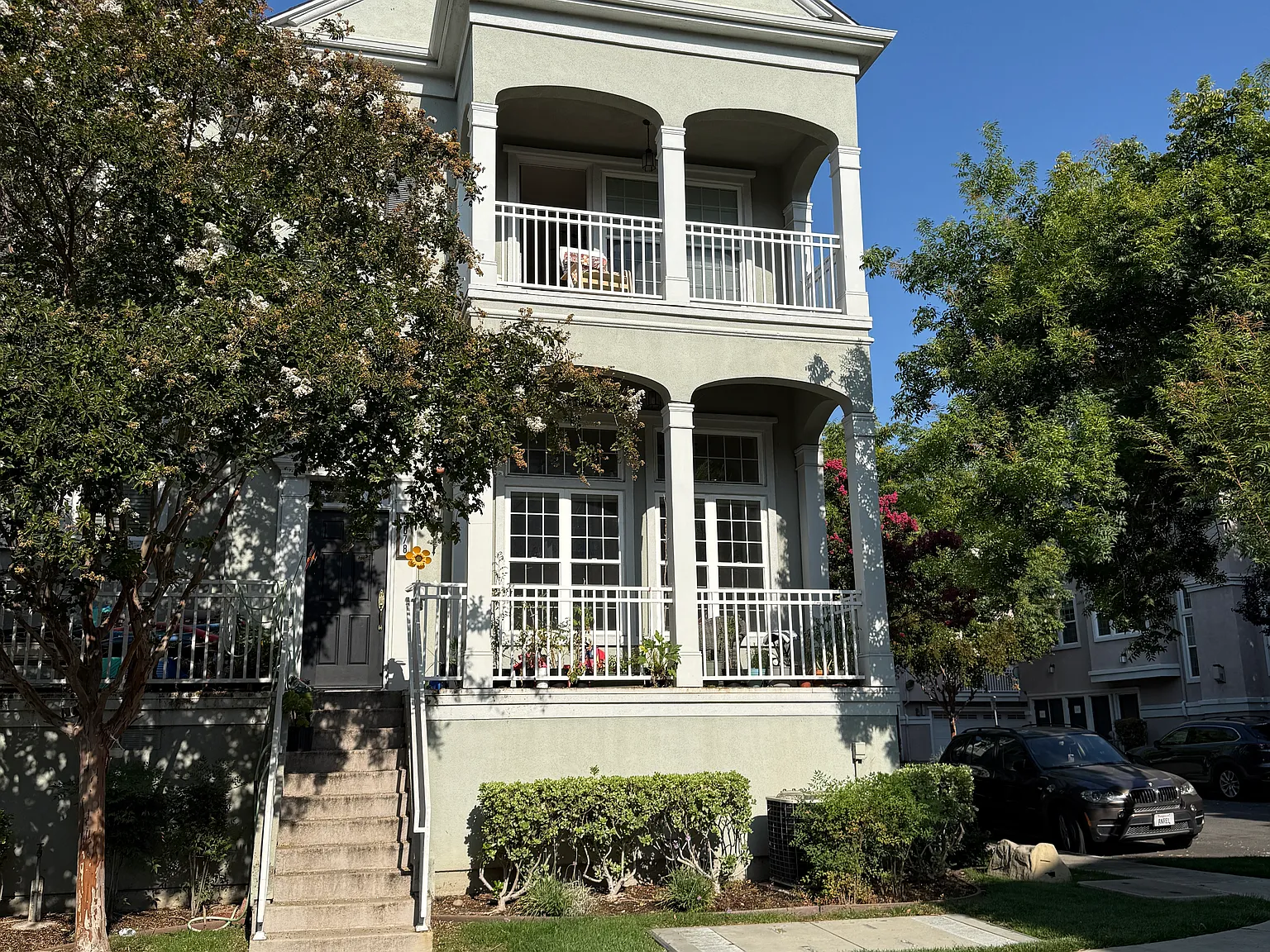 4 bed, 2.5 bath, 2250 sqft, $4,300 — Photo 1