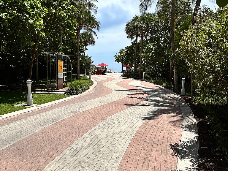 2899 Collins Ave #604 — Photo 33