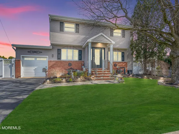 2 Annapolis Drive, Hazlet, NJ 07730