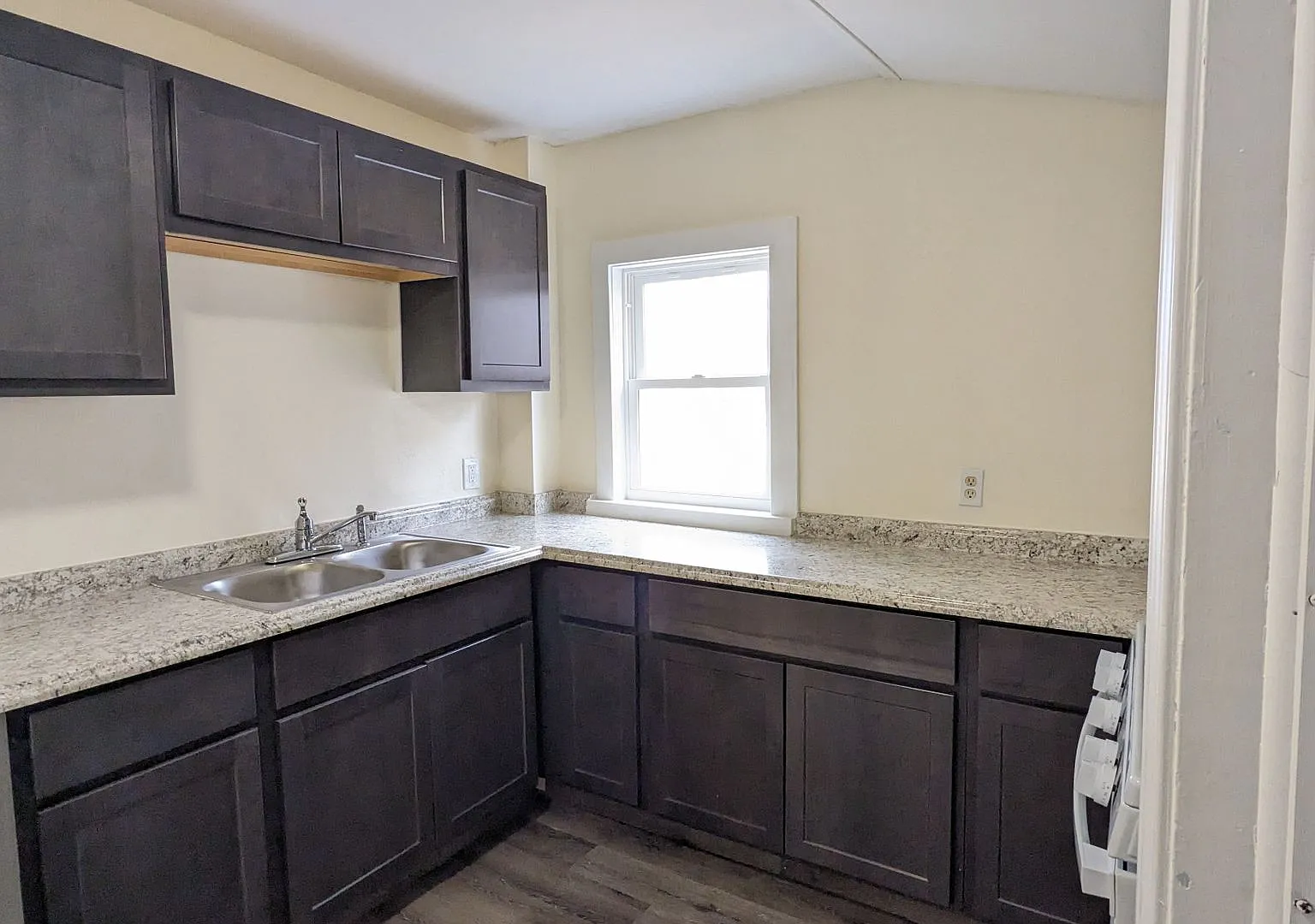 1230 Spring St- 3 bedroom house — Photo 2