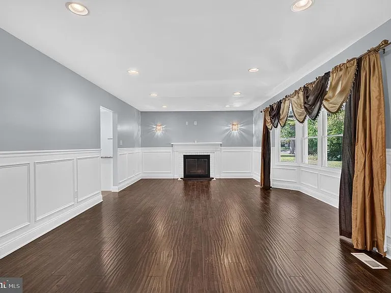 249 Club House Dr — Photo 11