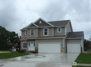 16 W Shakespeare Dr, Valparaiso, IN 46385