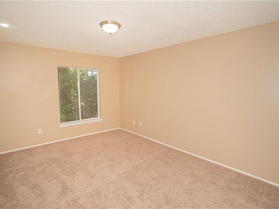 3rd image of 1317 Eagle Ln