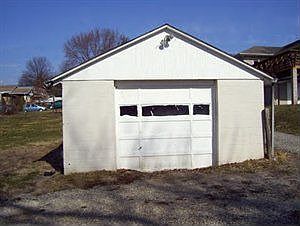 4th image of 310 Thorn Ave