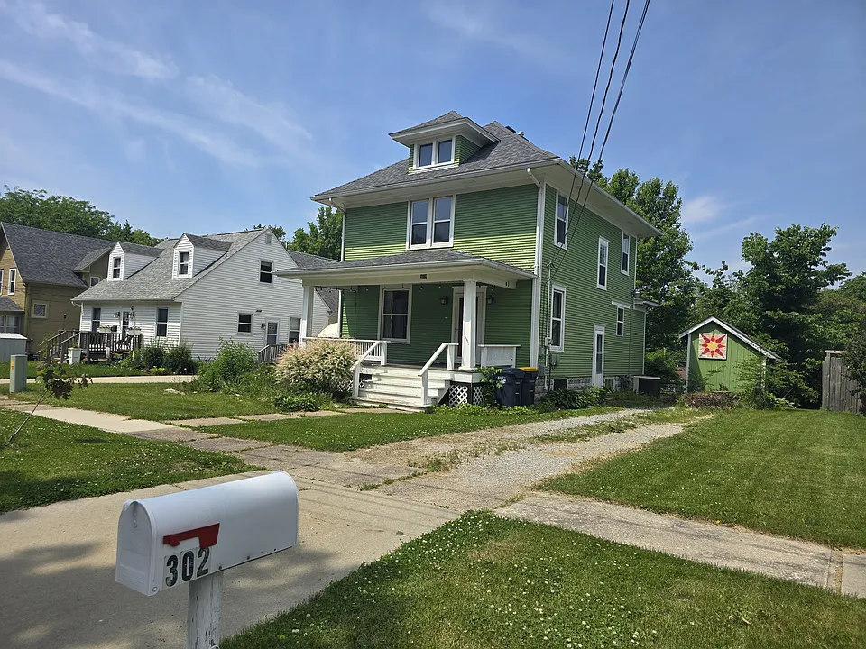 302 Long St