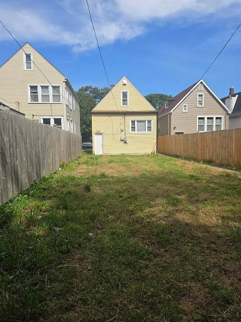 309 E 120 — Photo 4