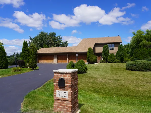 912 Apache Trl, Lake Villa, IL 60046