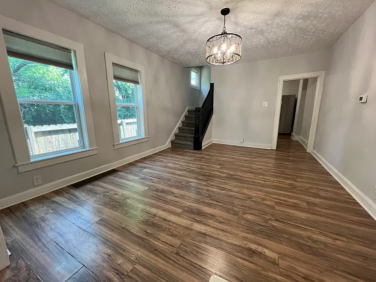 524 N Champion Ave — Photo 2