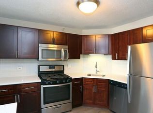 582 N State St, Chicago, IL 60654