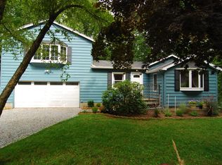 36 Lebanon Trl, Hopatcong, NJ 07843