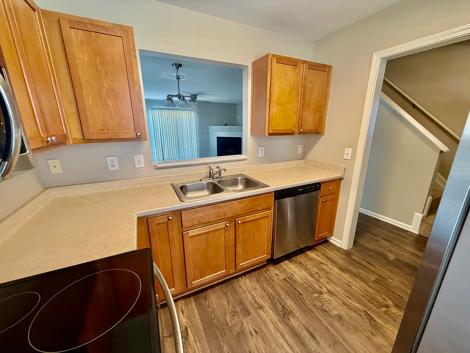 2 bed, 2.5 bath, 1039 sqft, $1,450 — Photo 2