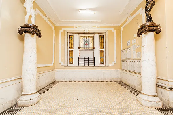 Rented by Nooklyn NYC LLC | media 28