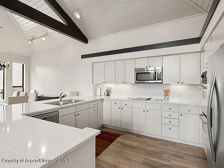 3904 Brush Creek Rd #11 — Photo 12