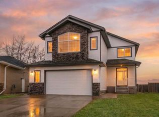 1235 W 21st St, Bowden, AB T0M 0K0