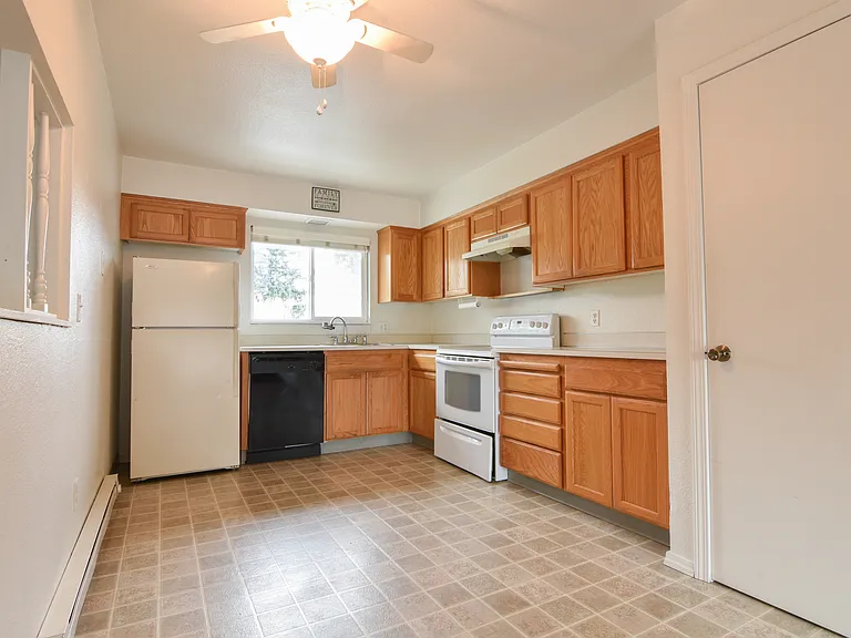 8817 N Edison St — Photo 2