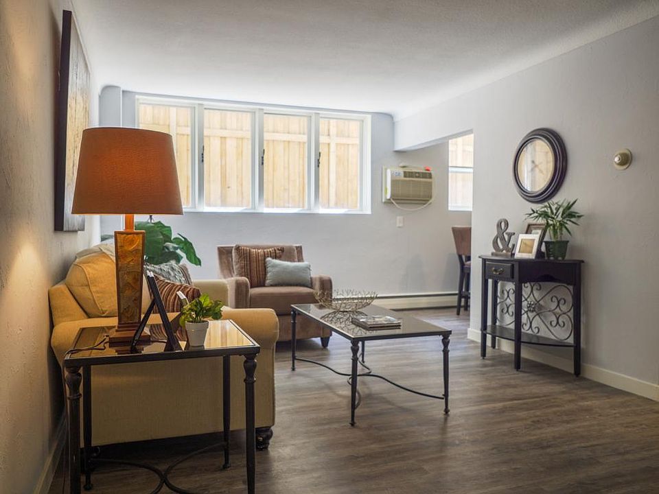 1st image of 1560 W Ashland Ave #22